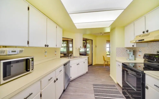 Family-friendly Home on Lake Tulane: Great Views!