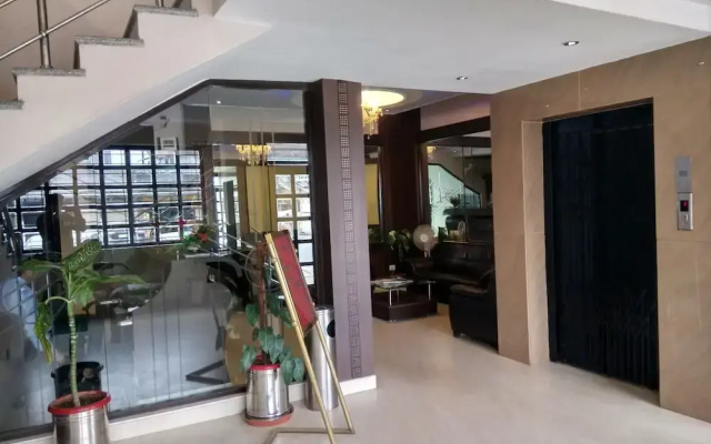 HOTEL RAJ PALACE by ROH