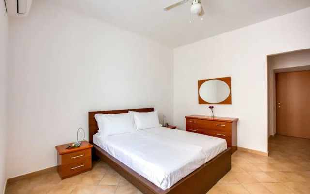 Large and Bright Flat in a Great Area