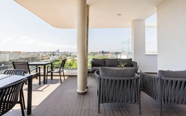 YAMAS Urban Living Pool Penthouse Marvel