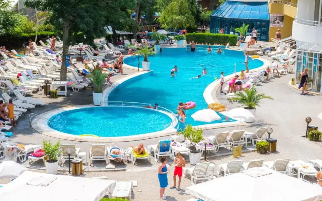 Sun Palace