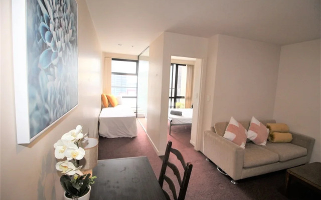 Unbeatable Central Apt next to Queen 22H