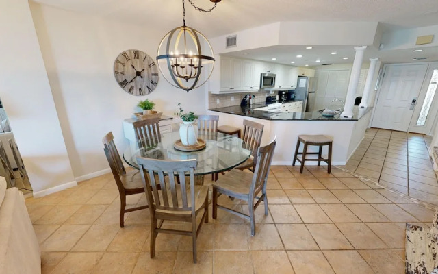 Inlet Reef 205 2 Bedroom Apts by RedAwning