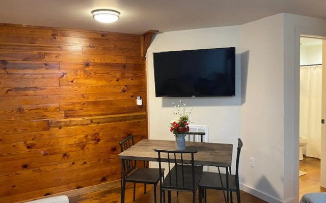 Greeter Falls Lodge Suite 4