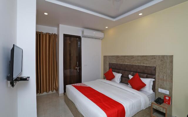 OYO Collection O 45409 Bartwal Guest House