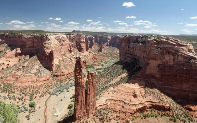 Thunderbird Lodge