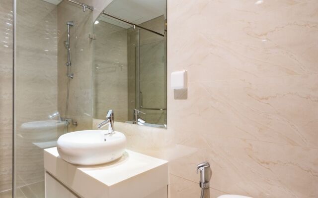 Lyshing Apartment in Vinhomes Luxury Landmark