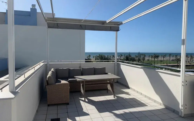 Beautiful 2 Bedroom Penthouse