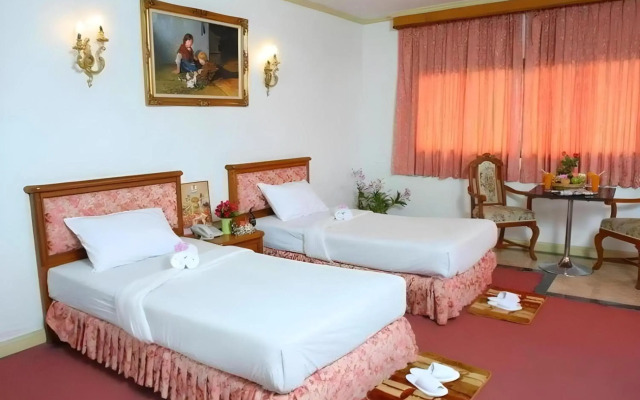 13 Coins Bangyai Hotel
