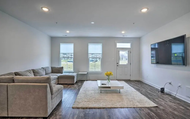 Modern Townhome 4 Mi to Downtown Frederick!