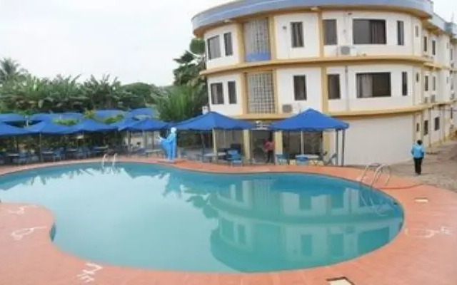 Glamossay Hotel