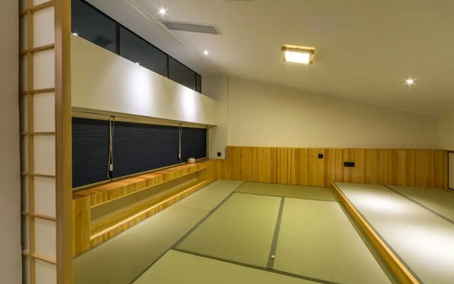 Eaves Art Hotel