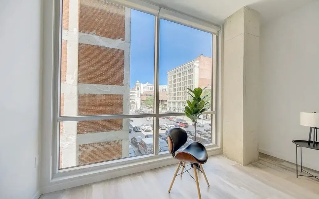 FRONTDESK The Blonde Apts Downtown Cincinnati