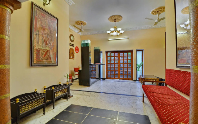 OYO 9900 Hotel Pioneer Plaza
