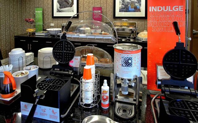 Hampton Inn & Suites Moore