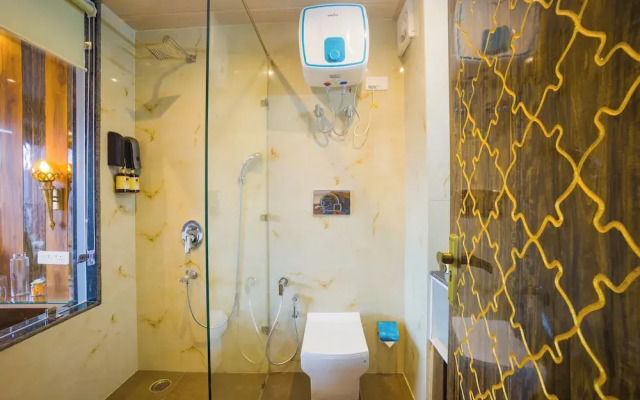 Alaya Stays Pine Shadow Flamingo