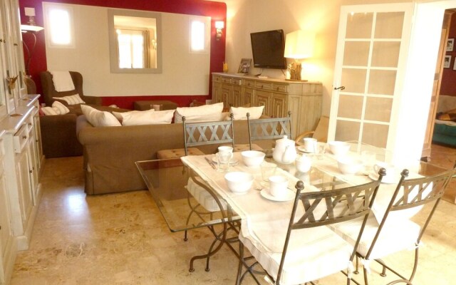 Villa With 7 Bedrooms in Pernes-les-fontaines, With Private Pool, Furn