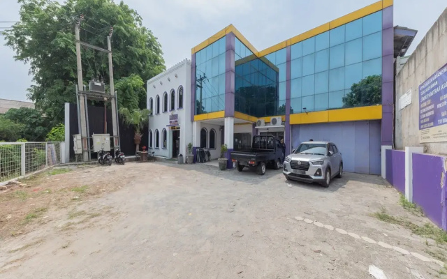 RedDoorz @ Jalan Pangkal Perjuangan Karawang