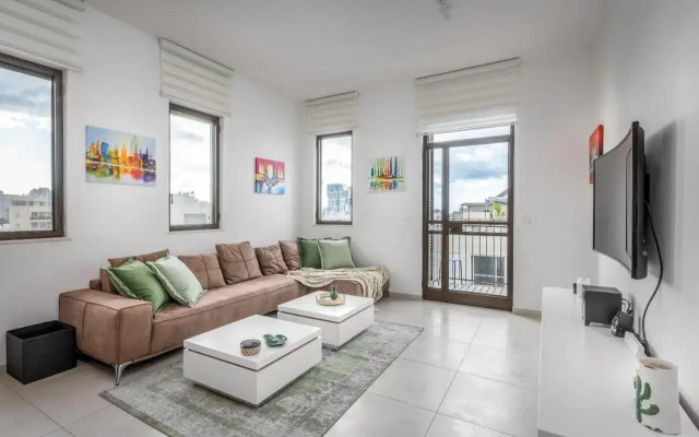 Modern & Bright 3 BDR close to the beach