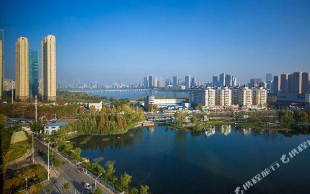 Vienna International Hotel (Wuhan Workers' Culture Palace Jiyuqiao Metro Station)