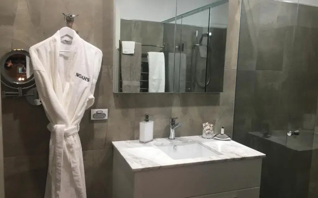 Noah's Stanley Luxury Bed and Breakfast