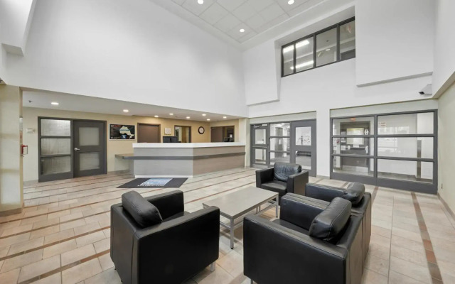 Residence & Conference Centre - King City
