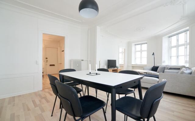 ★Luxury TIVOLI Apt · Scandinavian Design · Heart of CPH★