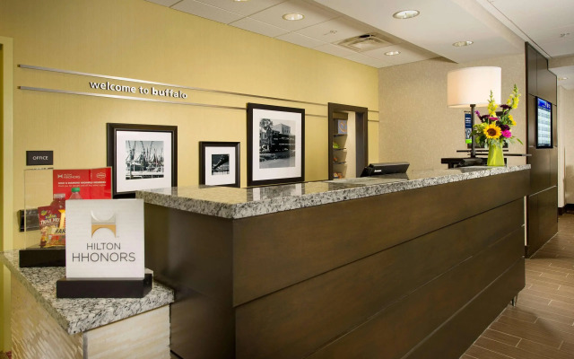 Hampton Inn & Suites Buffalo Airport