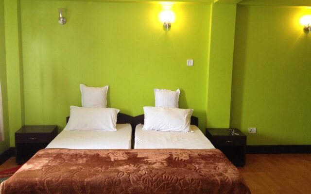 OYO 4305 Yang's Inn