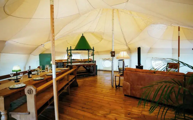 Luxury Glamping Retreat in Battle