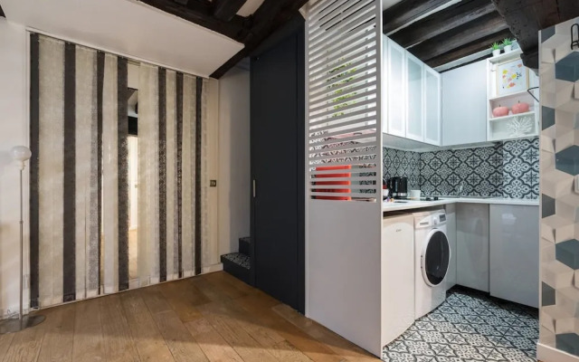 Chic Apartment With Patio - 2br/6p - Le Marais