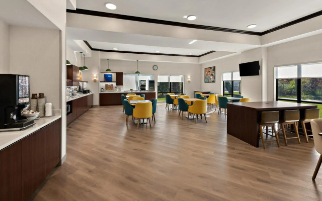 Comfort Suites Columbus East Broad