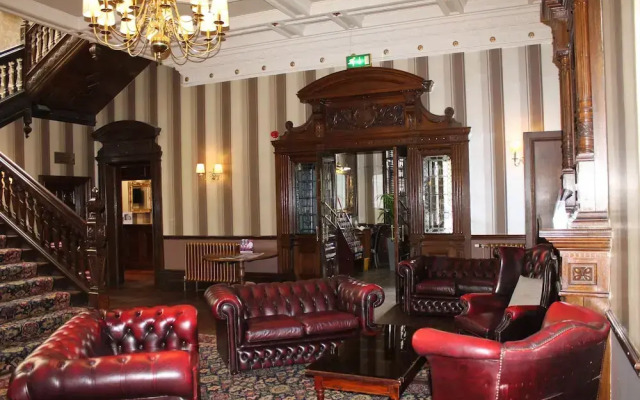 The Oaks Hotel