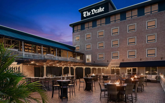 The Drake Oak Brook, Autograph Collection