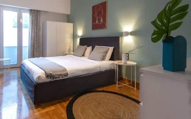 Phaedrus Living: City Center Luxury Flat Iofontos