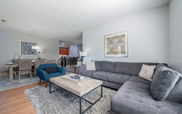 Casa Lucia Lakeview 3 Bedroom Condo by RedAwning
