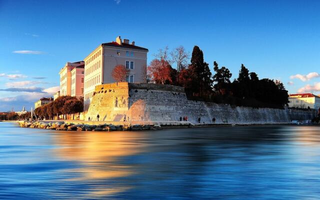 Romantic Oasis modern Apartment