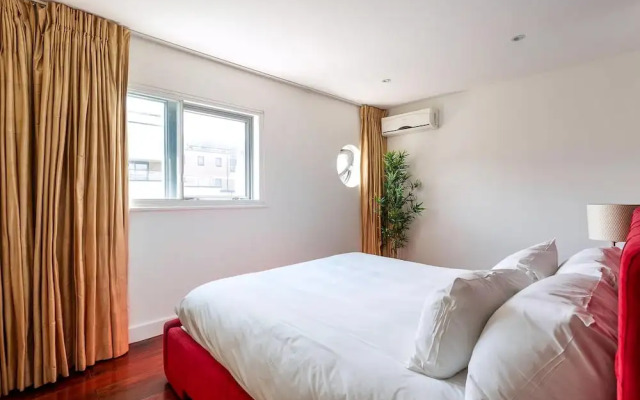 RAI - Modern Tower Hill Penthouse