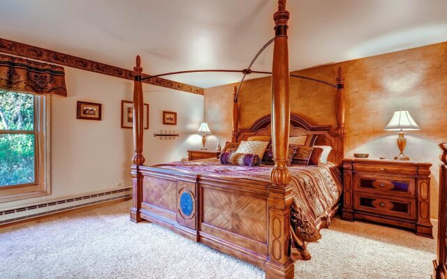 Kutuk Condominiums by RLC