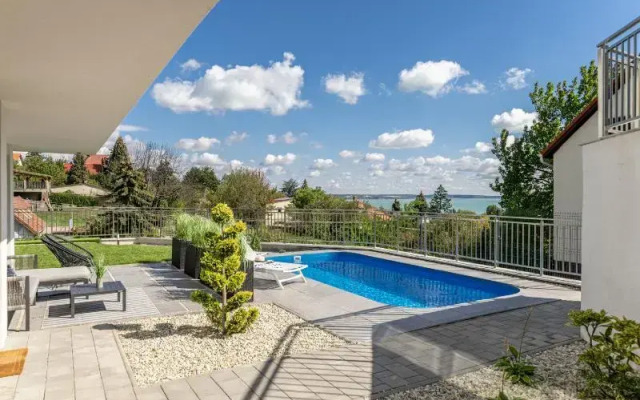Lake Spirit Boutique Apartments