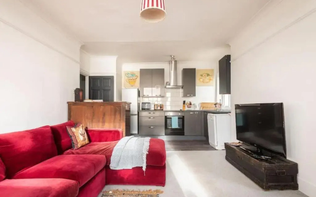 Worthing sea-front apartment