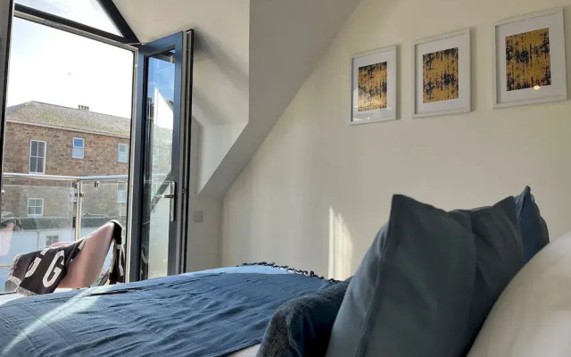Stunning 3 bed 2 5 Bath Penzance Seaside Balcony