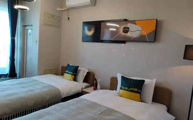 Atrium Fengzhu Homestay