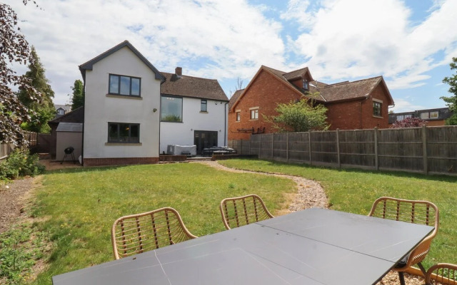 8 Newmarket Road