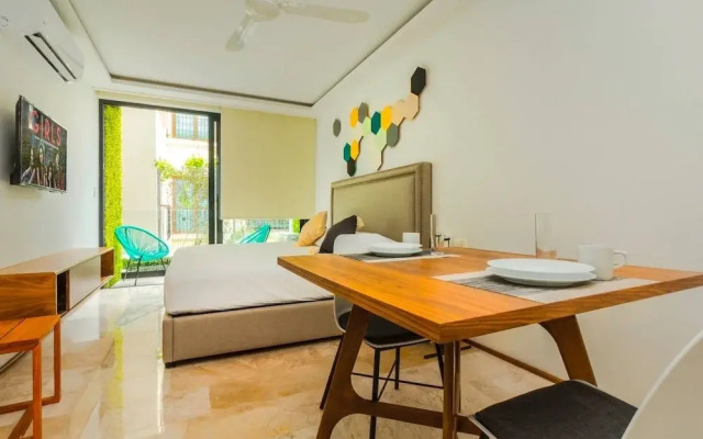 Amazing Studio, Best Location, AC, Beach!