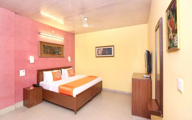 OYO 11912 Hotel Nav Classic
