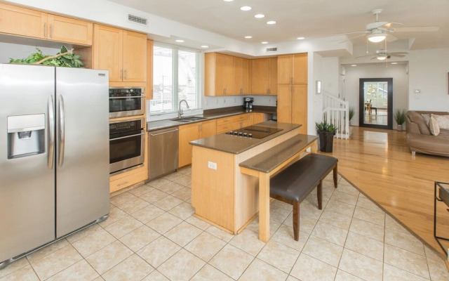 Coastal View II - 8 Br Home