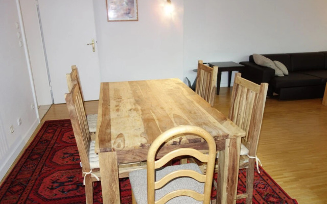 Tolstov-Hotels Large 3 Room Apartment