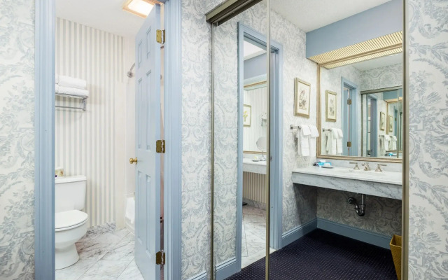 The Farmington Inn & Suites