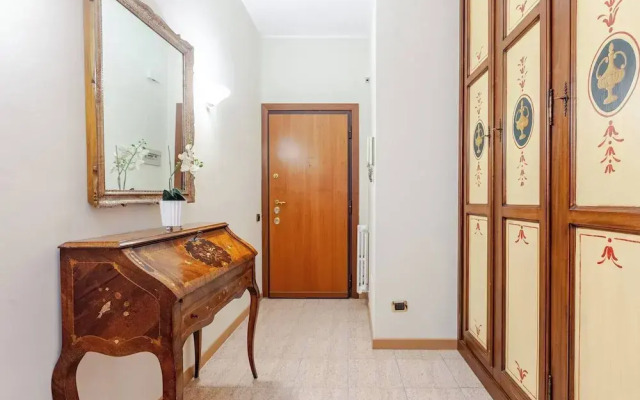 Cozy Eur Apartment With Central Location